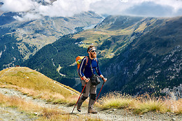 EL CAMINANTE Y SU SOMBRA