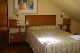 HOSTAL LA CHATA Y CASA RURAL LA CHATA