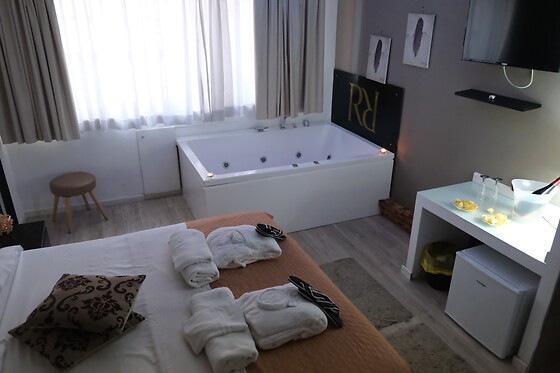 Royalty Rooms & Spa - photo 4