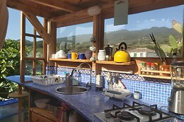 YURTA EN ESPACIO ACOGEDOR E INTIMO